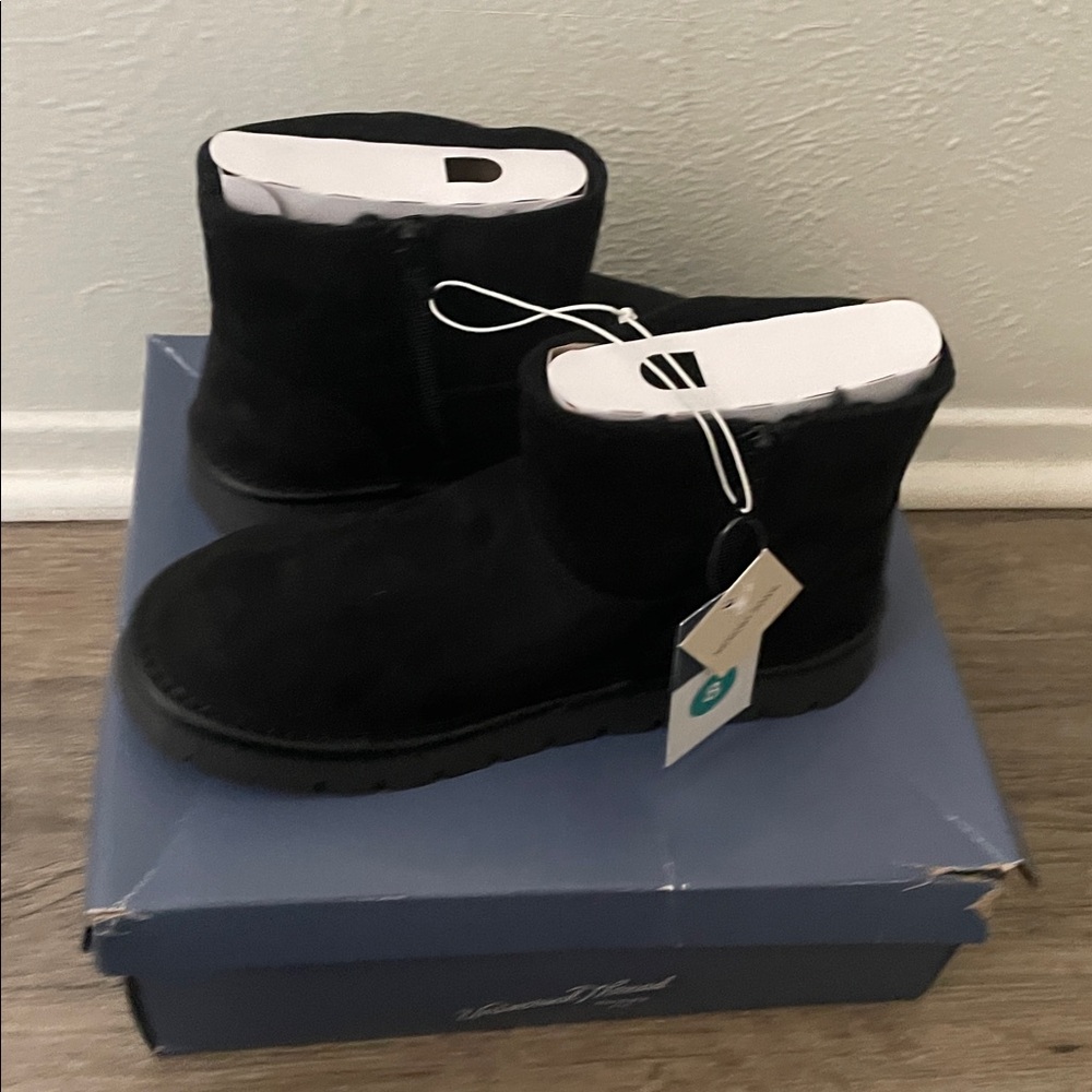 Universal Thread Black Suede Ankle Boots brand new never worn